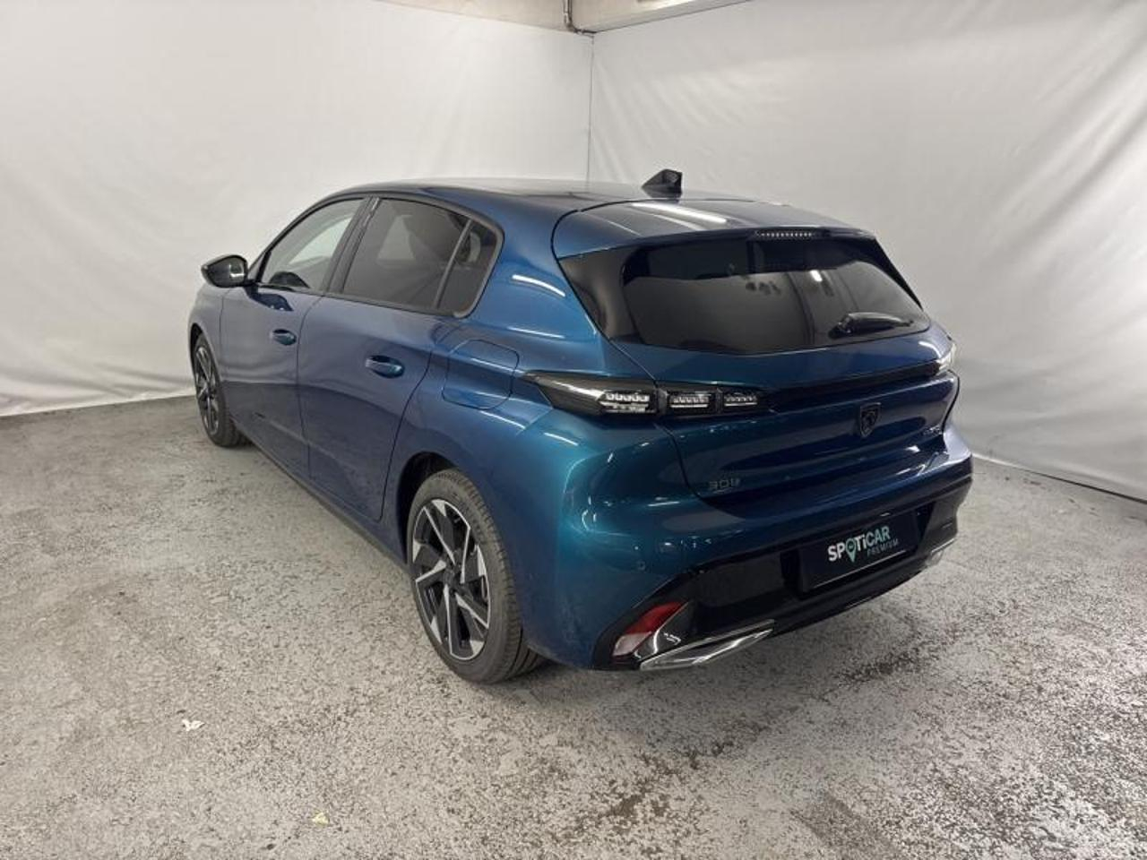Peugeot 308 phev 180ch allure e-eat8 — photo 6