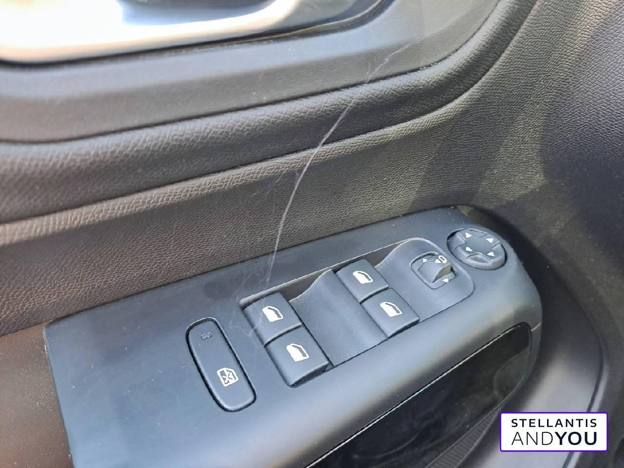Citroën C5 Aircross hybride rechargeable 225 e-eat8 c-series — photo 9