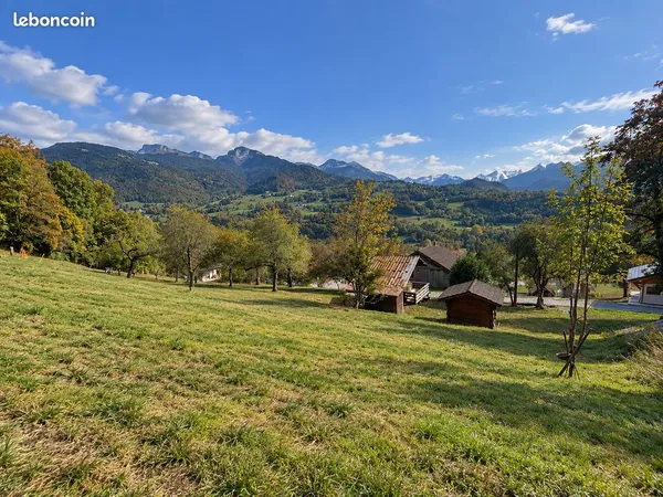 Terrain de 1 292 m² constructible avec 2 mazots