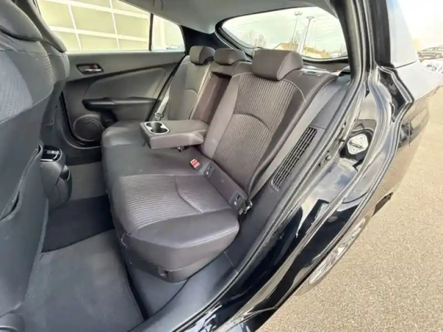 Toyota Prius hybrid rechargeable dynamic pack premium — photo 14