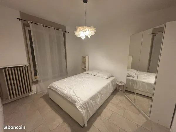 T2 MEUBLÉ 40 m² - ENTIÈREMENT ÉQUIPÉ - CARIGNAN - 590 CC