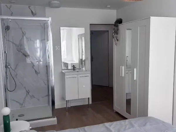 Nantes - Maison avec jardin, chambres et salles de bain privées