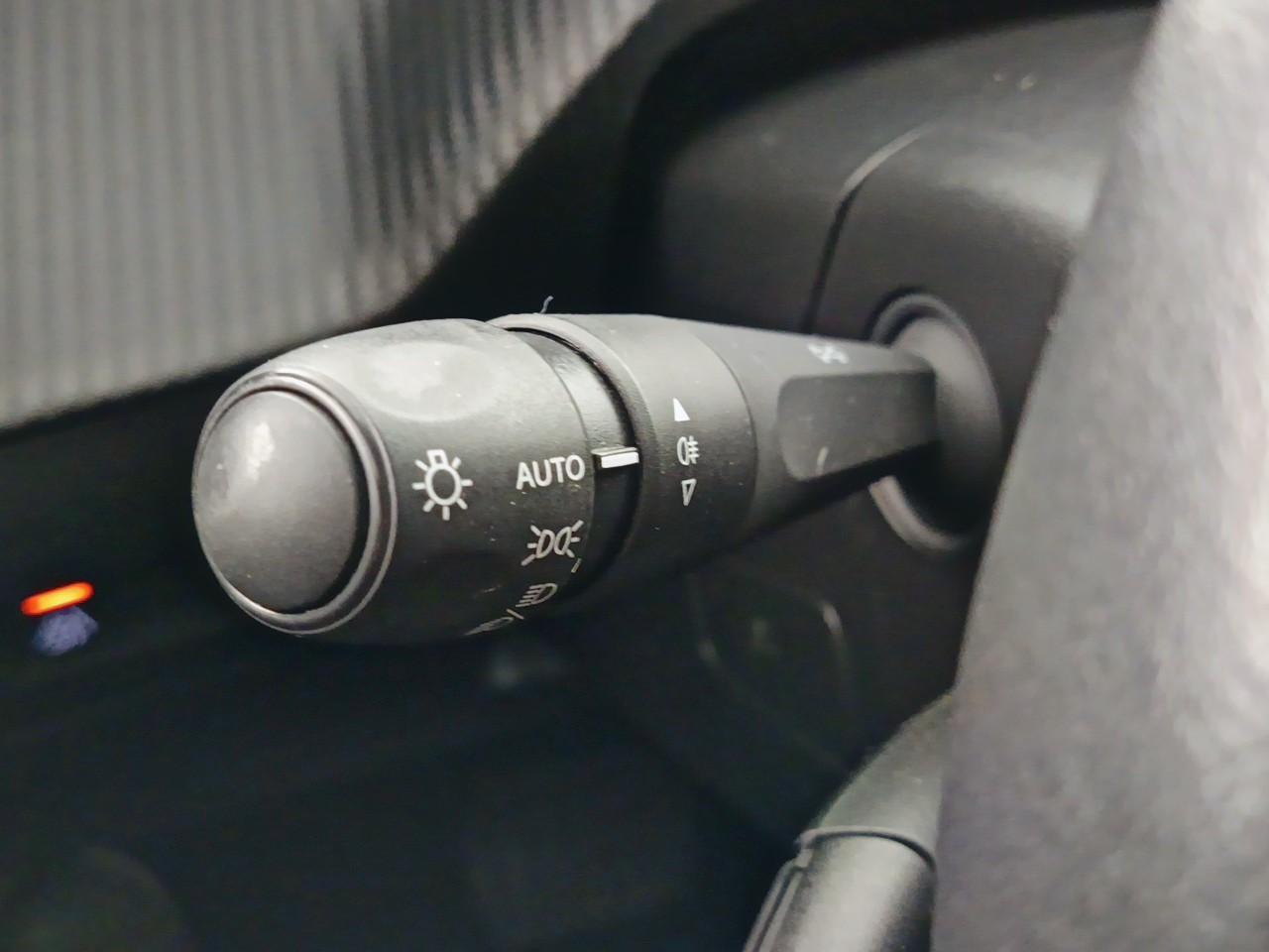 Peugeot 208 electrique 50 kwh 136ch allure — photo 24