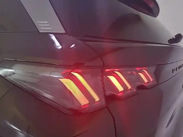 Peugeot 5008 hybrid 136 e-dcs6 — photo 83
