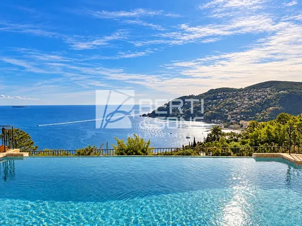 THÉOULE-SUR-MER - DOMAINE RECHERCHÉ - VILLA DE CARACTÈRE SUD AVEC VUE PANORAMIQUE SUR LA MER !