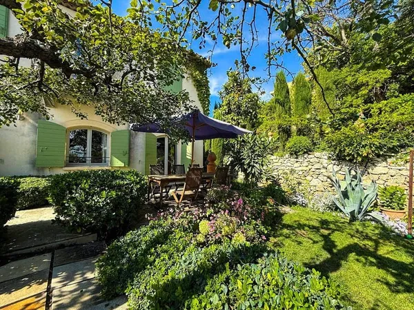 Villa 4 pièces 180 m²