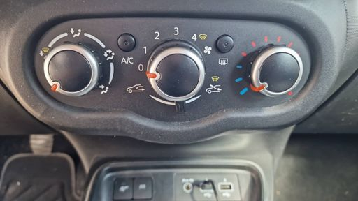 Renault Twingo 0.9 TCe 95 - Intens – 2019 – 51201 km – Essence – Boîte Manuelle — photo 22