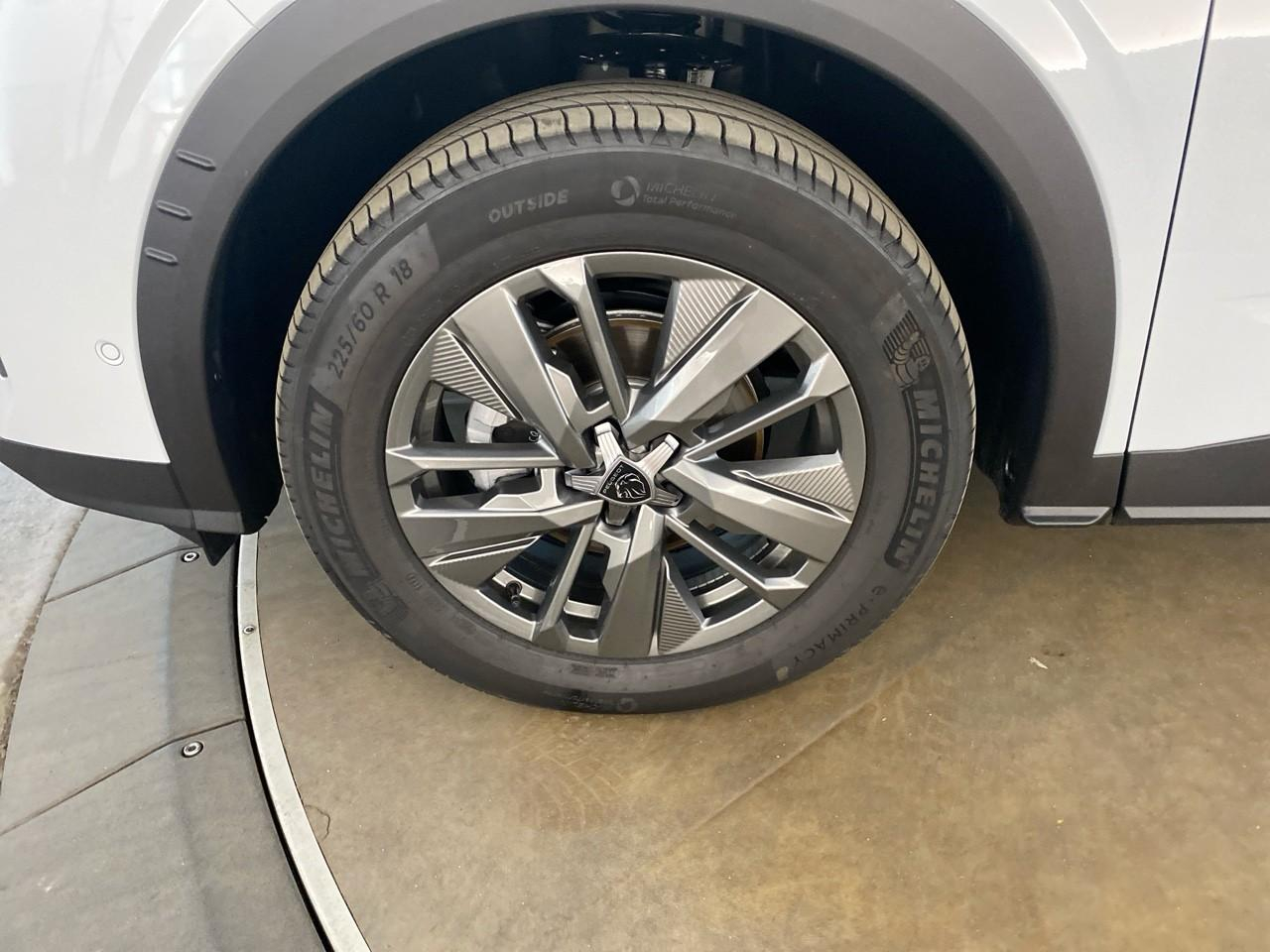 Peugeot 5008 hybrid 145 ch e-dcs6 allure — photo 11