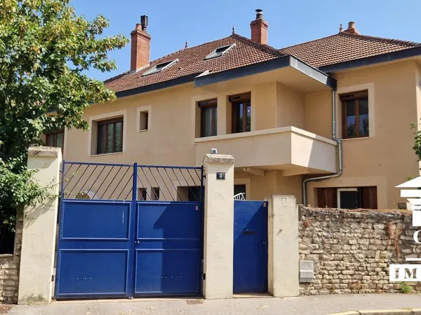 Maison 12 pièces 250 m²