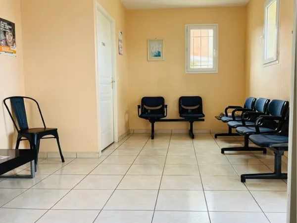 Bureau de 16m2 à louer + Salle d'attente