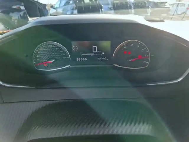 Peugeot 2008 puretech 100 s&amp;s bvm6 — photo 10