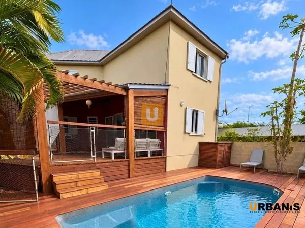 MAISON AVEC PISCINE IDEALEMENT SITUEE A LA PLAINE ST PAUL