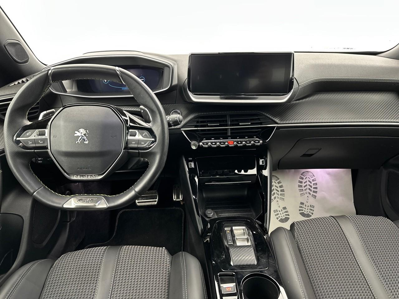 Peugeot 2008 puretech 130 s&s eat8 gt — photo 11