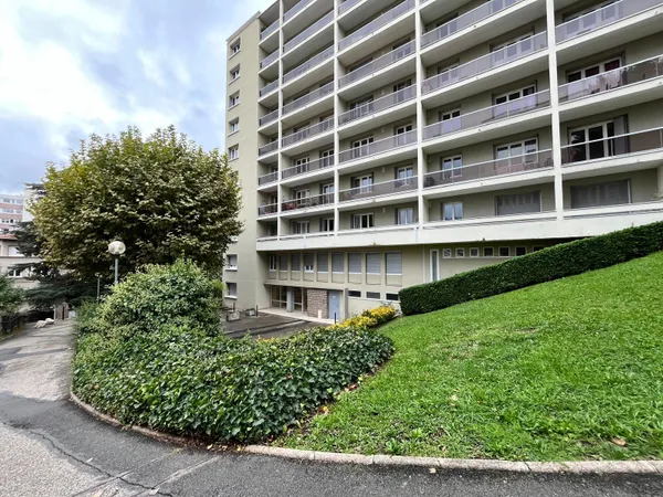 APPARTEMENT 4 PIECES DE 84 M2 RESIDENCE LE BEARN AVEC GARAGE