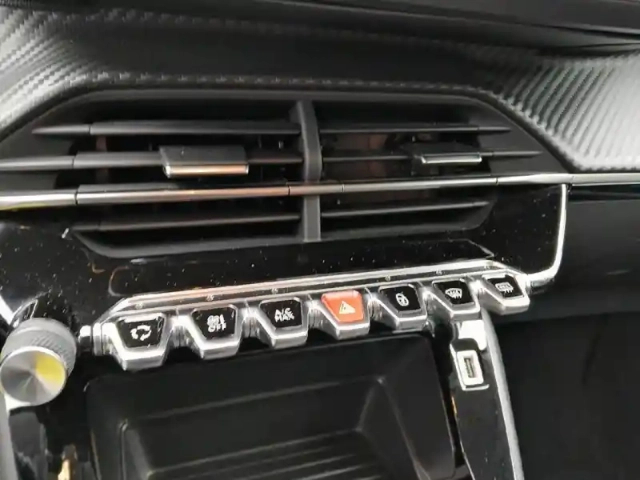 Peugeot 208 puretech 75 s&amp;s bvm5 style — photo 13