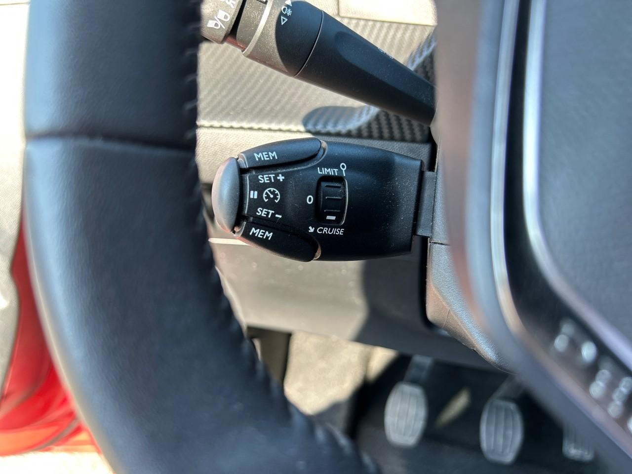 Peugeot 208 1.5 bluehdi 100ch s&s allure pack — photo 15