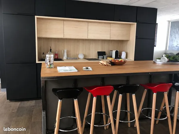 LOCATION — Bureaux / local commercial 157 m² — NANCY (54000)