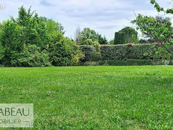 Terrain à bâtir de 725 m² à MIRABEAU (84)