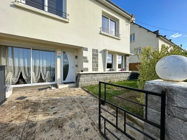 MAISON FAMILIALE ENTIÈREMENT RÉNOVÉE AVEC 5 CHAMBRES - SAINT-BRIEUC