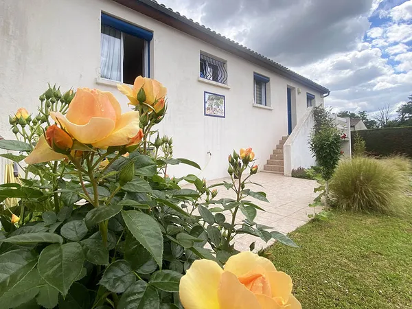 Vends maison récente - 145 m² - 6 pièces, 4 chambres - Saintes 17100