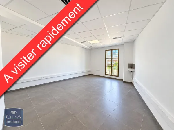 Bureau et espace de travail Location Salon-de-Provence   1300€
