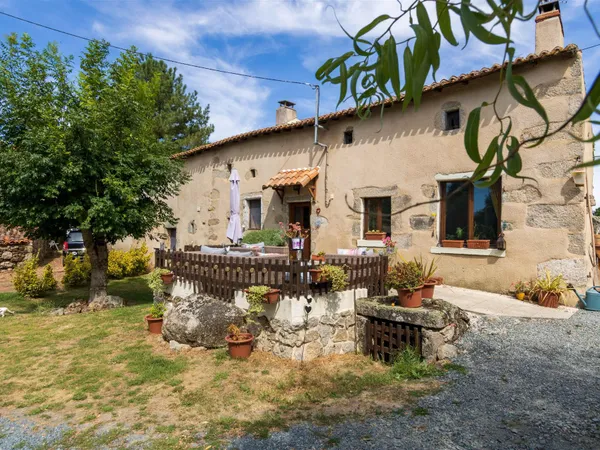 Belle ferme avec Gite de 2 chambres, piscine intérieure située dans 5,5 acres