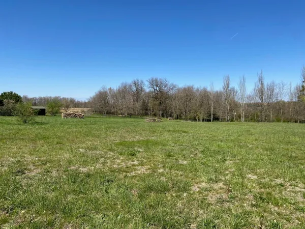 Terrain 600 m²