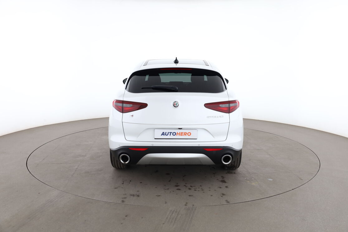 Alfa Romeo Stelvio 2.2 Diesel Q4 Super AT8 — photo 4