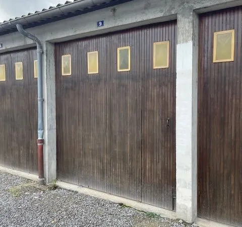 Ensemble immobilier de garages entièrement loués; investissement locatif rentable