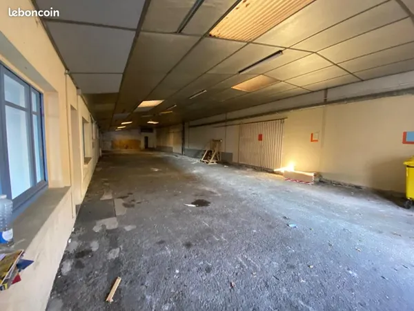 Local bureaux 390 m²