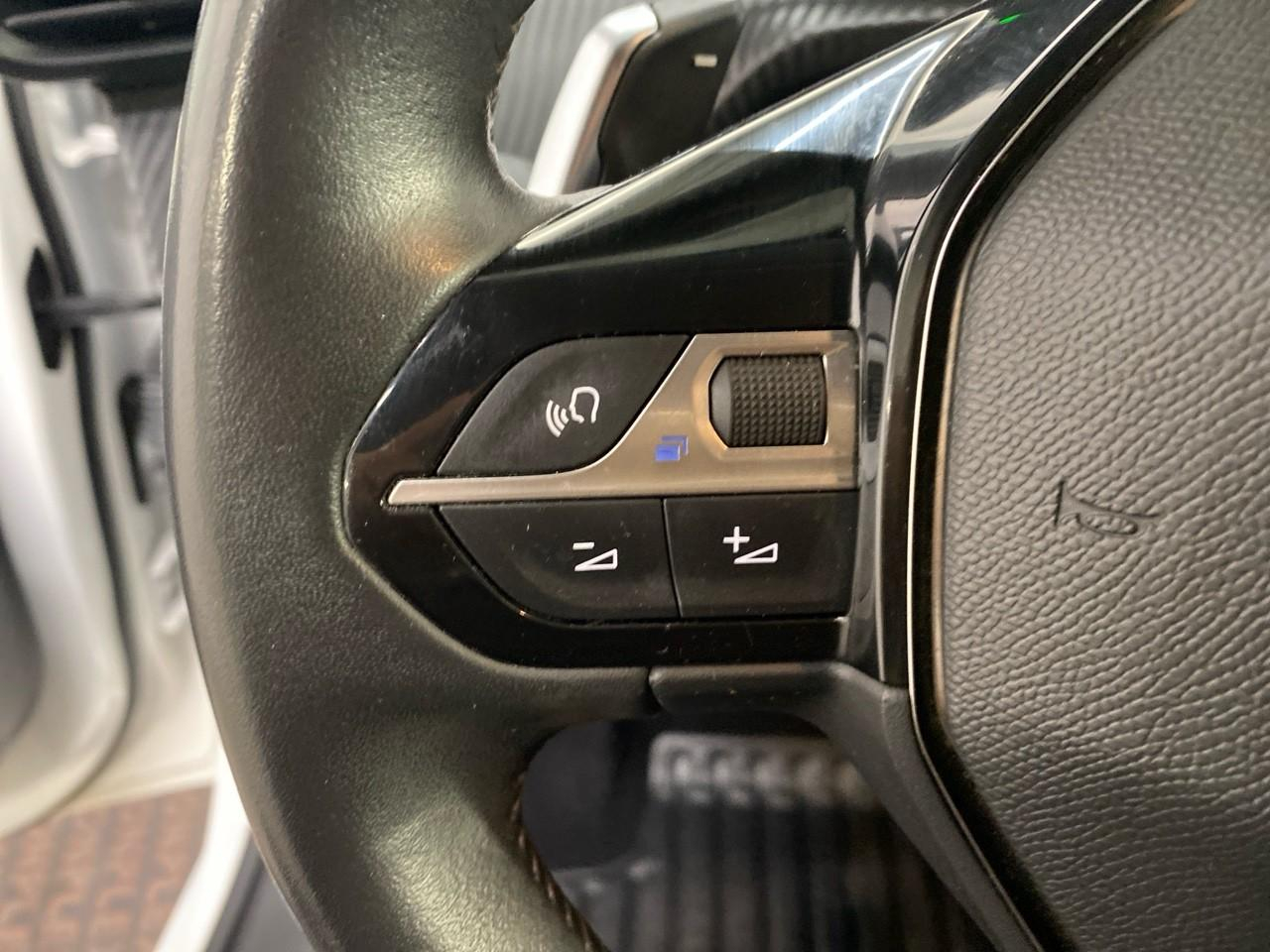 Peugeot 208 puretech 100 s&s eat8 allure — photo 19