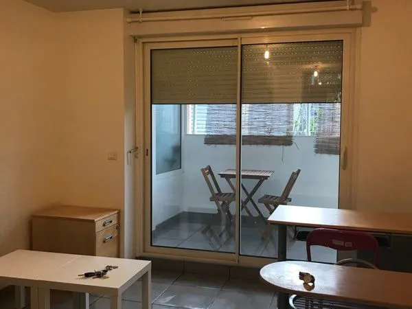 Studio avec terrasse Rdc
