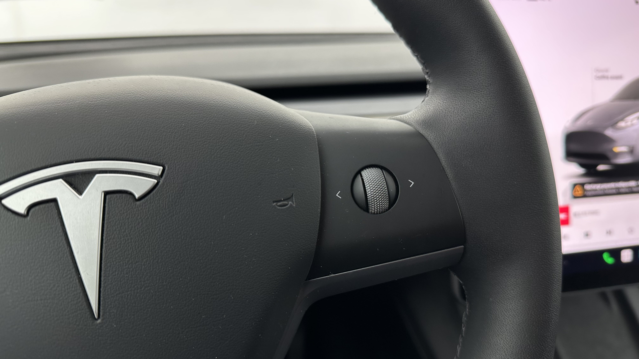 Tesla MODEL Y Standard RWD — photo 15