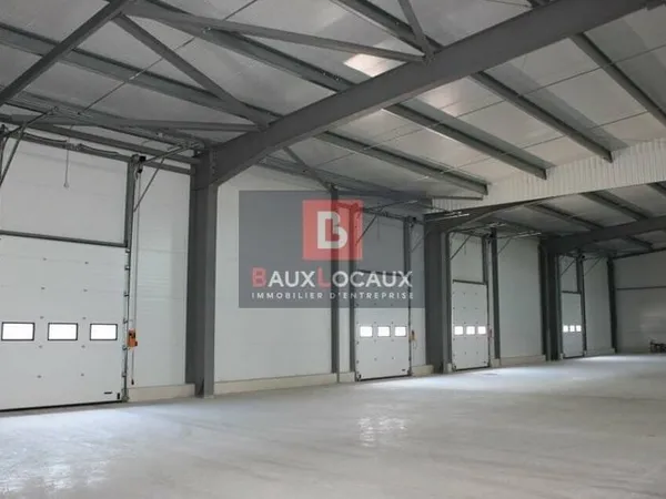 Local d'activité 2600 m²