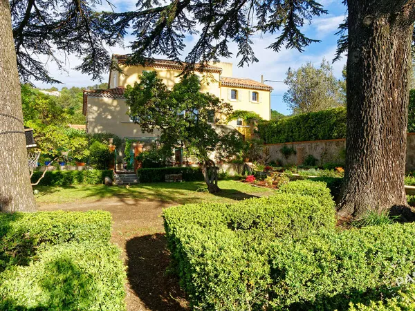 Maison 8 pièces 255 m²