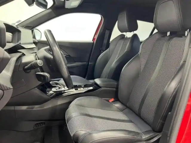 Peugeot 2008 e- 136ch gt — photo 7