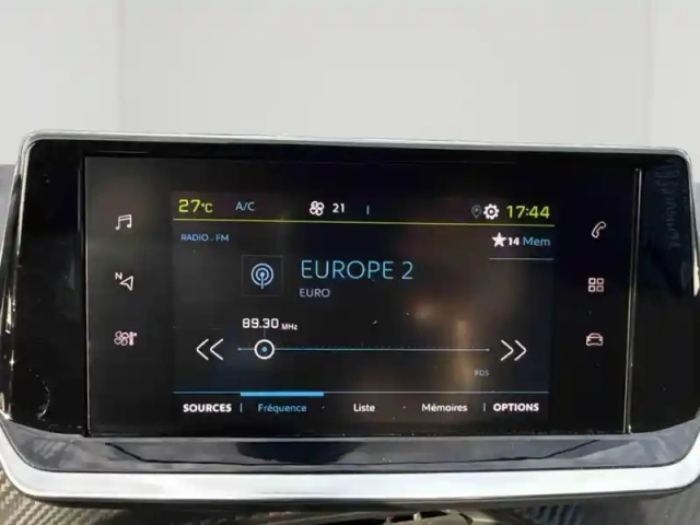 Peugeot 208 e- 136ch style — photo 14