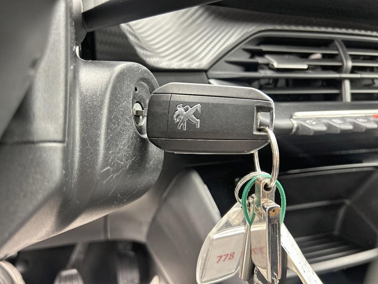 Peugeot 208 puretech 75 s&s bvm5 like — photo 19