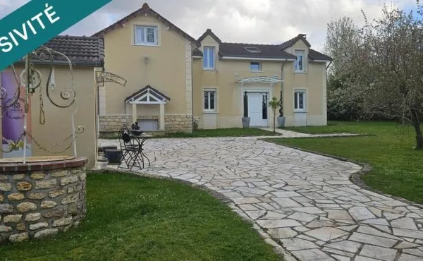 Maison lumineuse au calme avec dépendances et jardin