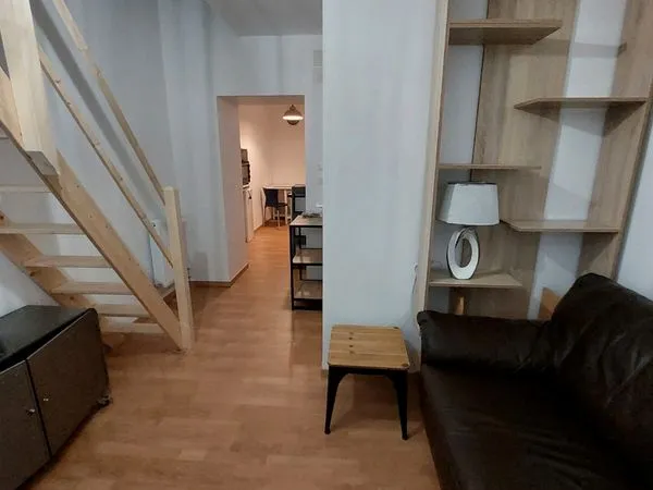 Loue studio en duplex meublé