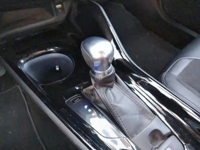 Toyota C-Hr hybride 122h collection — photo 24