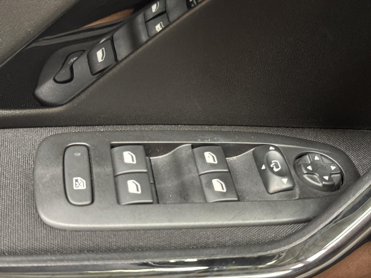 Peugeot 208 1.2 puretech 110ch e6.c allure s&s 5p — photo 16