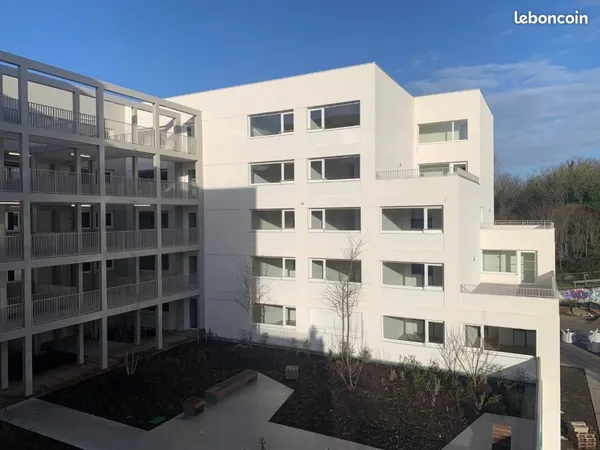 Studio 1 pièce 30 m²
