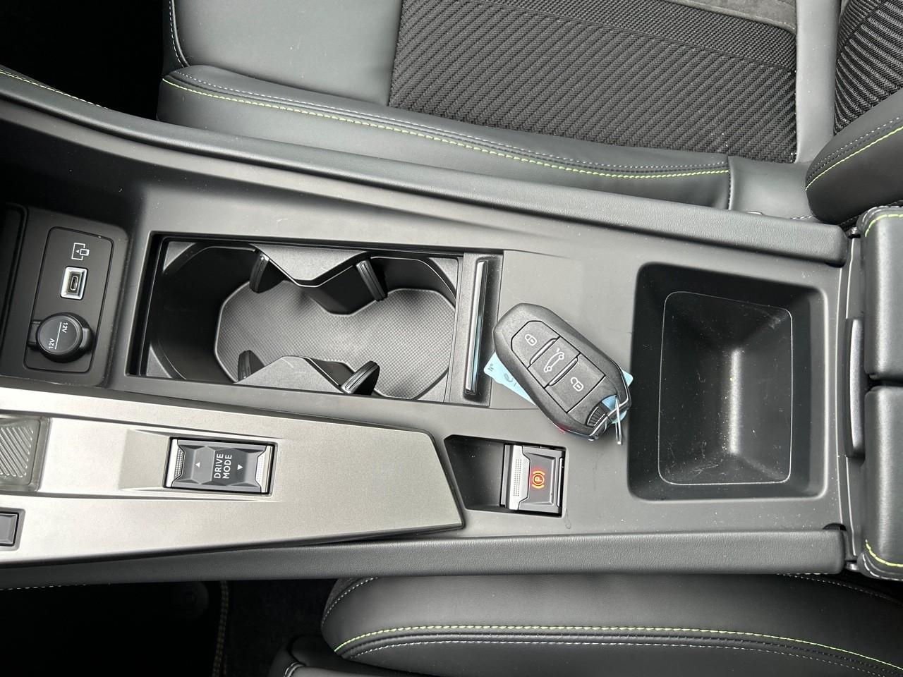 Peugeot 308 e-308 156ch batterie 55 kwh gt exclusive — photo 15