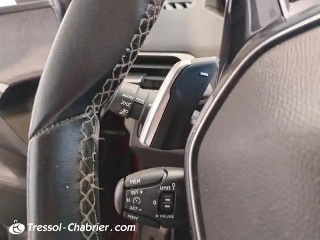 Peugeot 3008 1.2 puretech 130ch s&amp;s eat6 allure — photo 27