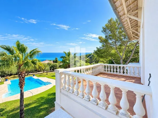 Maison 8 pièces 450 m²