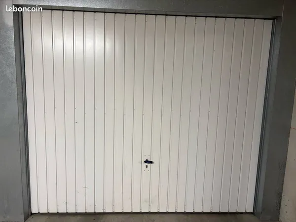 Garage fermé 14m2 - Quartier Saint Lazare