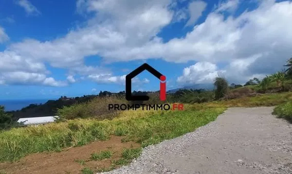 Terrain 750 m²