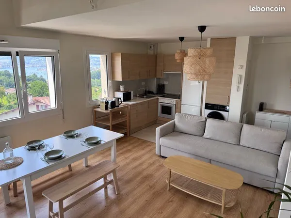 Appartement calme avec vue sur la baie
