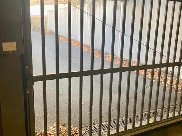 Je loue une place de parking dans garage sécurisé